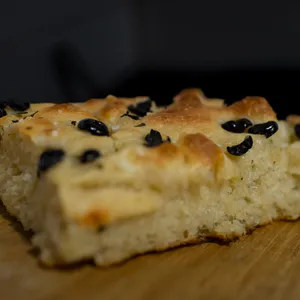 Focaccia Cuadrada De Sal De Mar Y Aceitunas (Masa Madre 325 G)