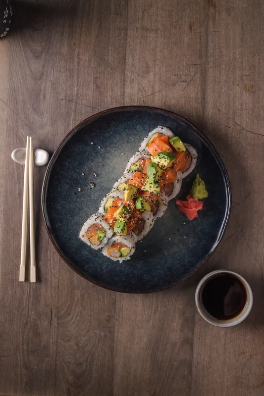 Sake roll especial (10 piezas)