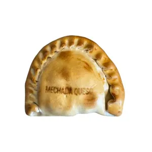 Empanada Mechada Queso
