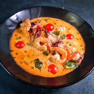 Curry Rojo con Mariscos