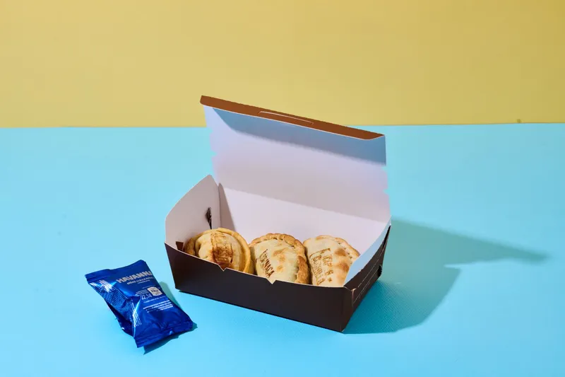 3 empanadas + 1 mini havanna 3 empanadas + 1 mini havanna