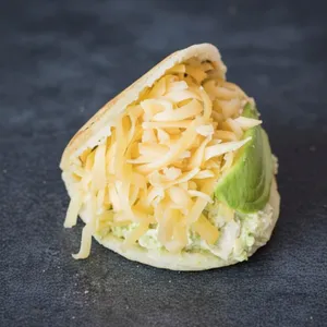 Arepa Sifrina (Reina Pepiada & Queso)