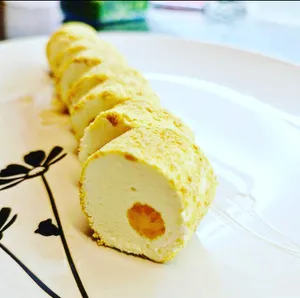 Cheesecake Mango Roll