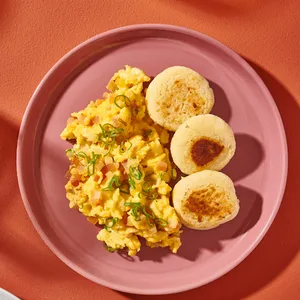 Turbo Huevos con maíz y tocineta