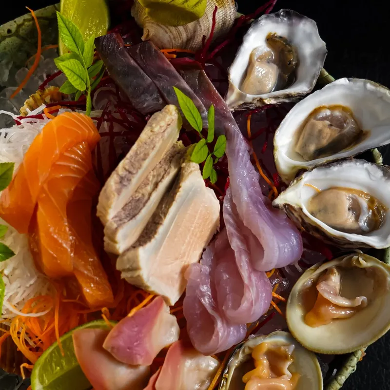 Sashimi Umami Moriawase (20 Cortes) Sashimi Umami Moriawase (20 Cortes)