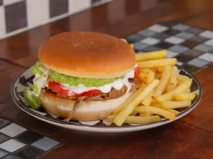 Mechada a elección + papas