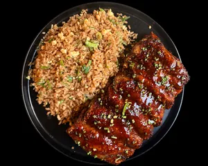 Korean BBQ Ribs XL (420 g aprox ) + Arroz Chaufa