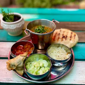 Thali. Plato Típico de la India APLV, Sin Soya Vegano