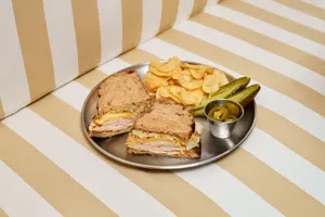 SANDWICH DE PAVO AHUMADO DELIVERY