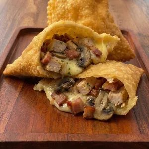 Emp. Pollo Champiñon Tocino