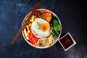 Bibimbap con carne