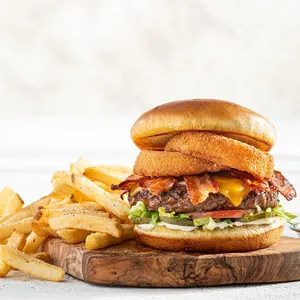 Southern Burger + papas fritas