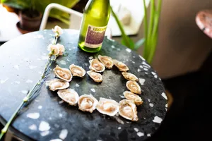 PACK 25 OSTRAS (+ vino de regalo)