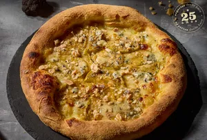 Pizza mediana trufa y tres quesos aniversario