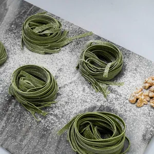 Fettuccini al huevo y espinaca 3-4 pers