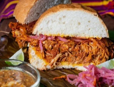 Torta de cochinita pibil