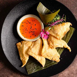 Empanaditas thai