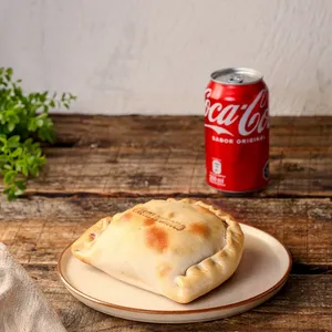Empanada + lata