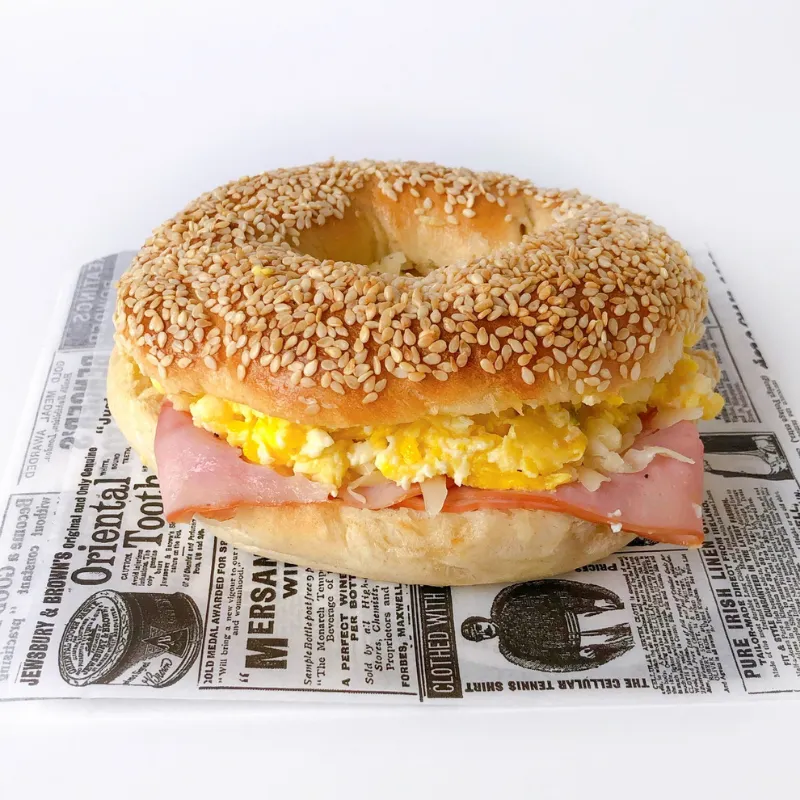 Bagel huevo revuelto