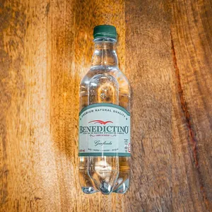 Agua Benedictino con gas