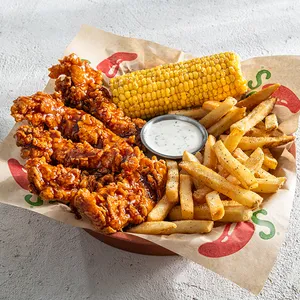 Honey Chipotle Crispers+Choclo+Papas fritas