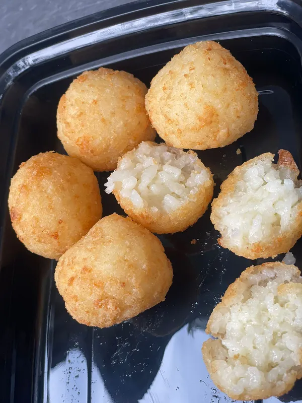 Bolitas de Rissoto y queso Fritas