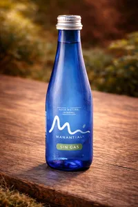 Agua manantial con sin gas