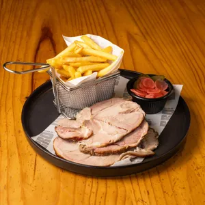 JAMÓN DE PIERNA CON PAPAS