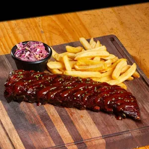 BABY BACK RIBS 1 RACK COMPLETO + PAPAS Y ENSALADA