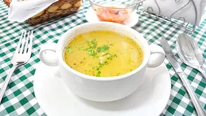 Consomé de pollo