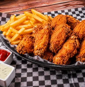 Alitas Con Papas Fritas - 12 Unidades