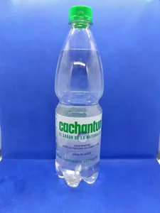 Botellas de agua suavemente gasificada