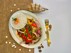 Lomo saltado de Carne