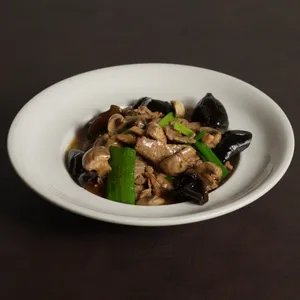 Carne con Algas y Champiñones