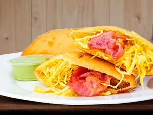 Pollo y tocineta