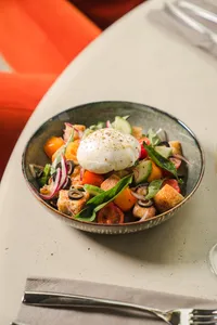 Panzanella con burrata
