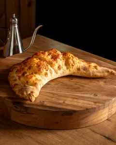 Calzone Quattro Formaggi