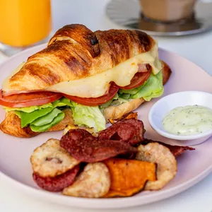 CROISSANT MOZZARELLA, JAMON Y VEGETALES