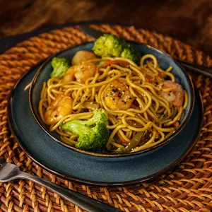 Fideos con Camarón y Salsa Thai