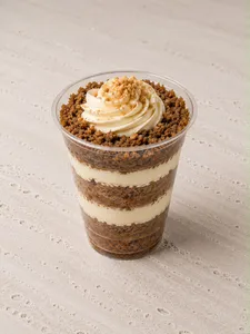 Torta de zanahoria en vaso