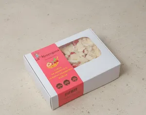 Torta de merengue artesanal con durazno, manjar y nueces de La Merengona en Las Condes, Santiago.