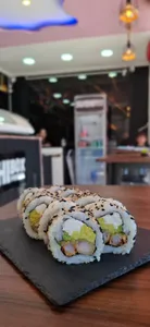 22. Camarón Furay, Queso, Palta, Envuelto en Sésamo/Ciboulette