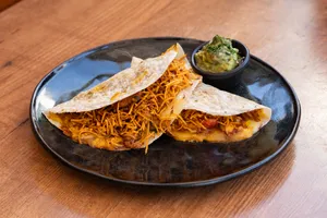 Quesadilla de Pollo Saltado