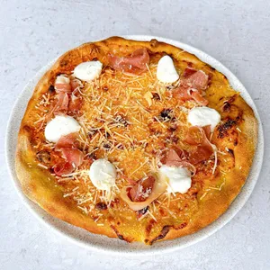 Pizza bufala y serrano