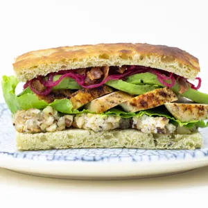 Sanduche Pollo Romano