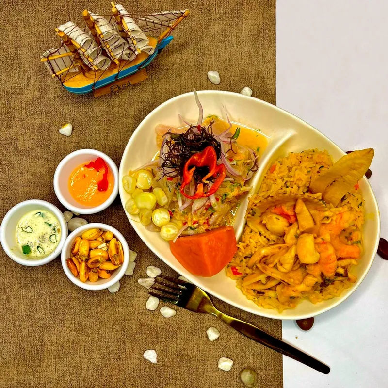 Ceviche de pescado + arroz con mariscos Ceviche de pescado + arroz con mariscos