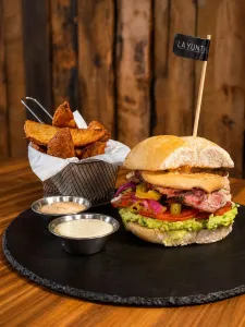 El huasito arrollado + papas
