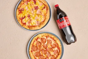 2 Pizzas medianas + Coca-Cola 1.5 Lts