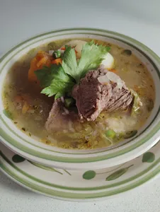 Cazuela de vacuno + entrada y postre.