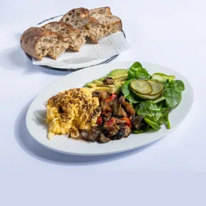 Huevos al plato berenjenas